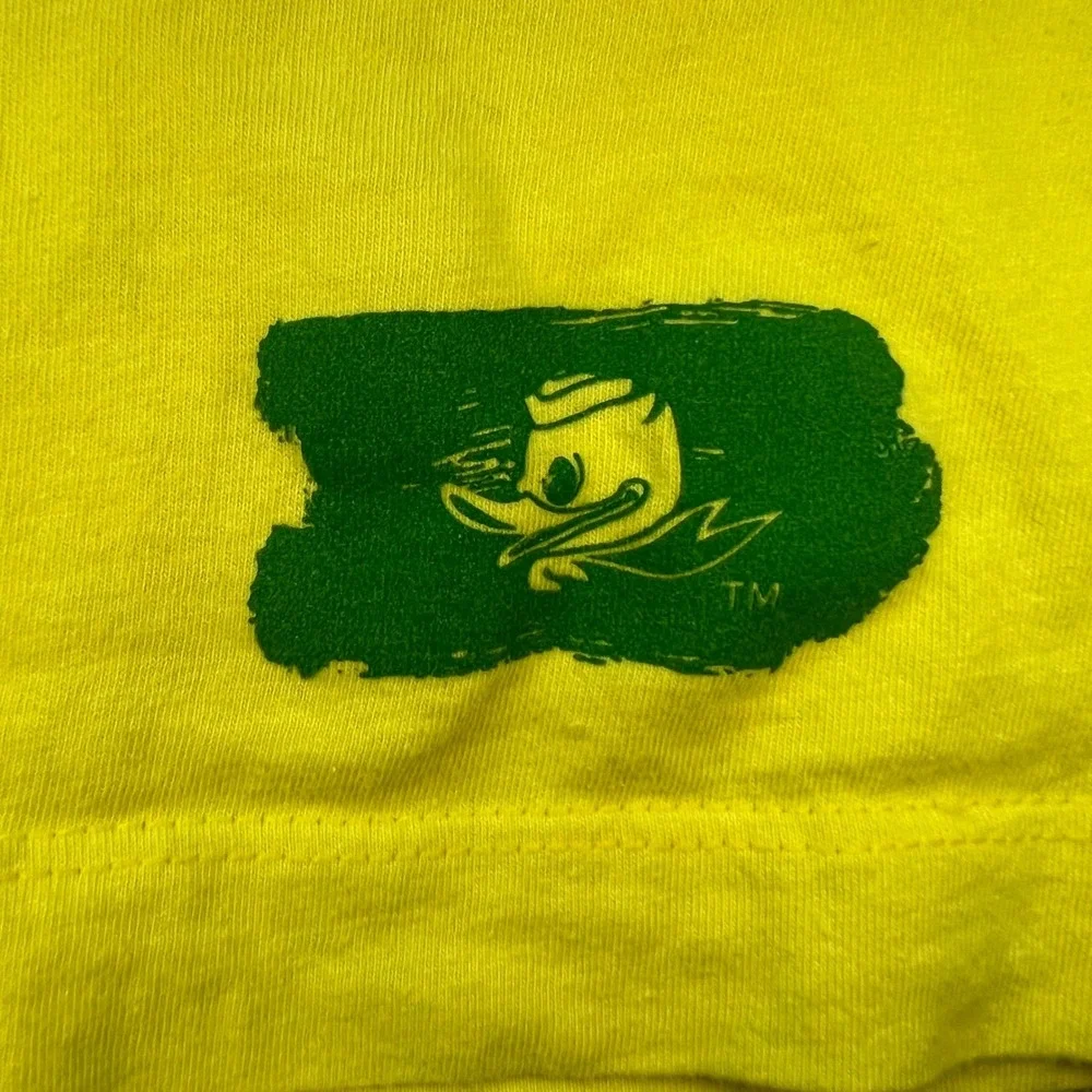 Oregon Mighty Ducks T Shirt Mens Medium Yellow Green NIKE Tee College University